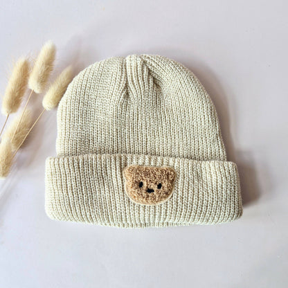 Rammelaartje Beer Beanie – Beige warme gebreide muts voor baby’s en peuters